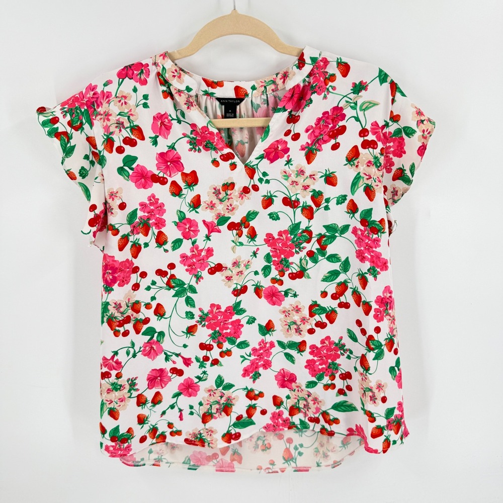 Ann Taylor Top White Size M Cherry Strawberry Fruit Print Floral Ruffle Sleeve